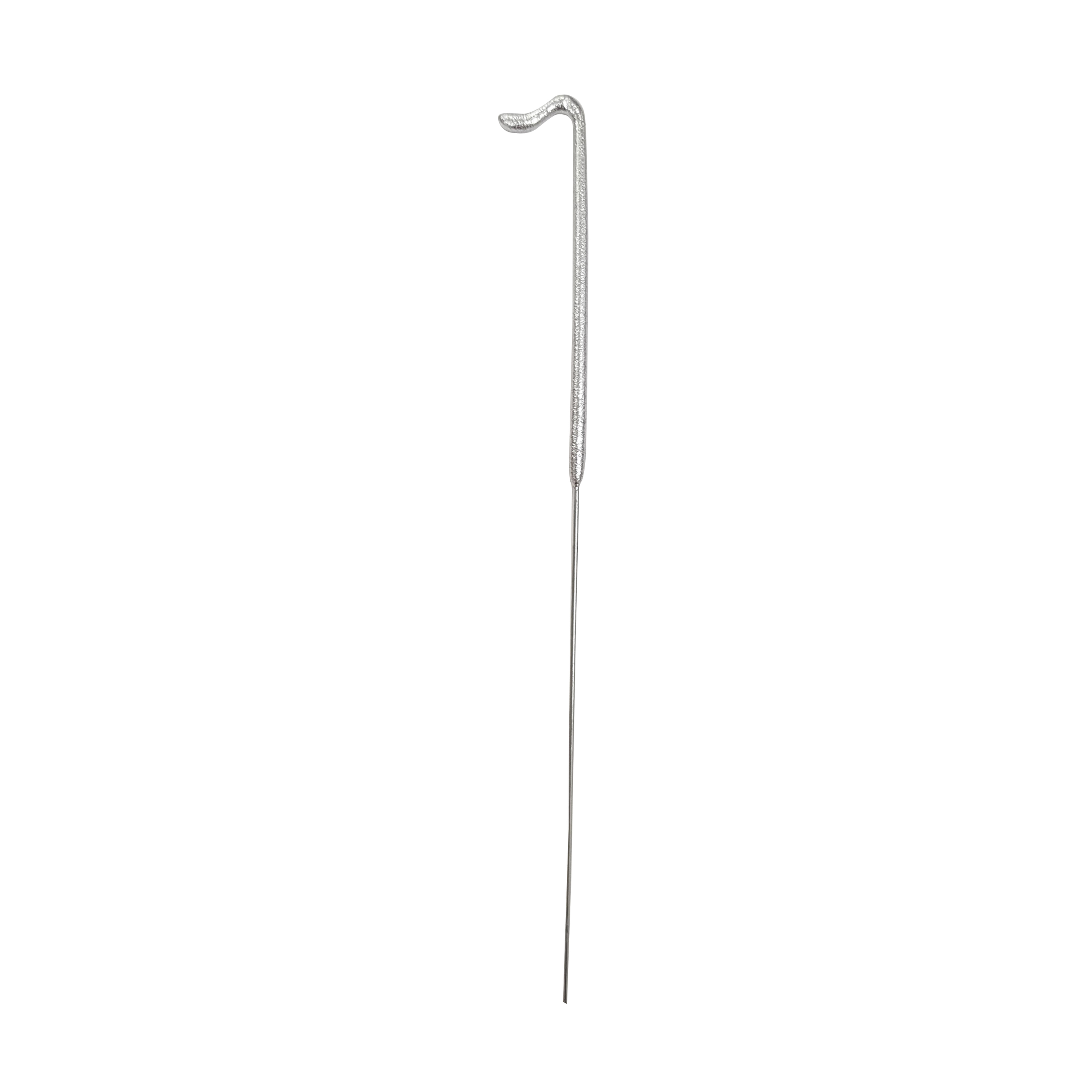 Langer, dünner Metallstab mit einer geschwungenen Spitze. Sieht aus wie ein Werkzeug oder eine Nadel.