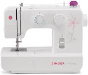 Nähmaschine in Weiß mit floralem Design. Drehknöpfe für verschiedene Einstellungen. Sichtbares Nähfuß und Garnspule oben.