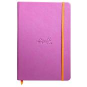 Rosa Notizbuch mit orangefarbener Gummiband. Das Logo 'Rhodia' ist geprägt.