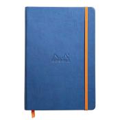 Blaues Notizbuch mit orangefarbener Gummiband. Auf der Vorderseite ist das Logo 'Rhodia' geprägt.