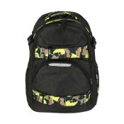 schwarzer Rucksack mit camouflagemuster in Gelb, Braun und Grün. Mehrere Fächer und Reißverschlüsse. Gepolsterte Rückseite und Tragegriffe.