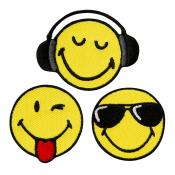 Drei gelbe Smileys mit verschiedenen Gesichtsausdrücken. Einer trägt Kopfhörer, einer macht einen Zungenrausstrecker und einer hat Sonnenbrille.