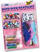 Bastelset mit über 600 Teilen. Enthält bunte Glitzersteine, Wackelaugen, Federn, Glitzer und Bastelkleber. Verpackt in einer durchsichtigen Folie.