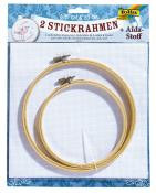 Zwei Stickrahmen in verschiedenen Größen. Inklusive Aida-Stoff zum Besticken.