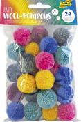 Packung mit 24 bunten Wollpompons. Durchmesser 3 cm. Farben: pink, gelb, blau, lila, grau. Pompons sind weich und rund.