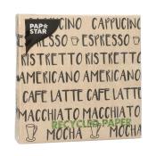 Paket mit Servietten aus recyceltem Papier. Auf der Oberfläche sind verschiedene Kaffeetypen in schwarzer Schrift auf braunem Hintergrund.