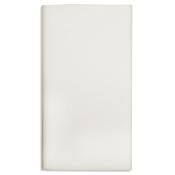 Weißes, gefaltetes Blatt oder Cover. Glatte Oberfläche ohne Muster.