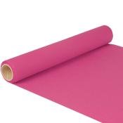 Rosa Papierrolle auf einem Tisch. Das Papier ist glatt und unbedruckt.