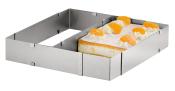 Eckige Kuchenform aus Edelstahl. Enthält einen Kuchen mit Sahne und Mandarinen.