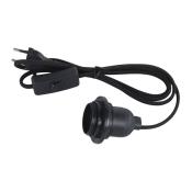 Schwarzes Kabel mit Stecker und Schalter. Am Ende eine Lampenfassung.