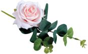 Rosa Kunstblume mit grünen Blättern. Die Blüte ist groß und voll.