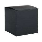 Schwarze, quadratische Geschenkbox mit Klappdeckel. Die Oberfläche ist matt.