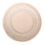 Runder Holzuntersetzer mit mehreren konzentrischen Ringen. Glatte Oberfläche, helles Holz.