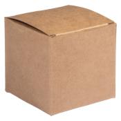Braune, quadratische Pappbox mit geschlossener Oberseite. Keine weiteren Beschriftungen oder Muster.