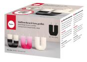 Kartonverpackung für eine U-förmige Kerze. Kerzen in verschiedenen Farben: schwarz, pink, weiß. Strukturierte Oberfläche. Maße: 8,4 x 8,6 x 3,9 cm.