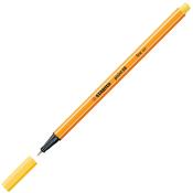gelber Fineliner mit feiner Spitze. Kappe ist abgenommen.