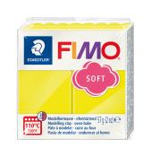 Gelbe Modelliermasse in einer Verpackung. Marke FIMO Soft, ofenhärtend.