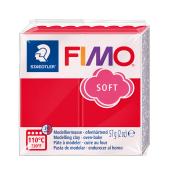 Rote Modelliermasse in einer transparenten Verpackung. Marke FIMO Soft, 57 g.