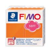 Orangefarbener Block von Fimo Soft Modelliermasse. Geeignet zum Ofenhärten.