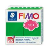 Grüne Modelliermasse in einer Verpackung. Marke FIMO, für Ofenhärtung geeignet.