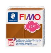 FIMO Soft Modelliermasse in brauner Farbe. Verpackung mit Logo und Temperaturangabe.