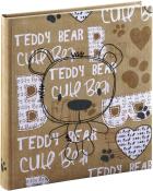 Ein Notizbuch mit einem braunen Cover. Auf dem Cover sind Teddy-Bären und Schriftzüge in verschiedenen Farben.