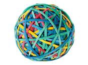 Bunte Gummiball aus Gummibändern in verschiedenen Farben. Runde Form mit einem strukturierten Muster.