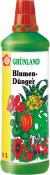 Grüne Flasche mit rotem Deckel. Beschriftung mit dem Text 'Blumen-Dünger' und bunten Pflanzenmotiven.