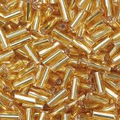 goldene Röhrenperlen, glänzend, in verschiedenen Längen, dicht gepackt.