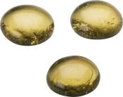 Drei ovale, gelbliche Glassteine. Glänzende Oberfläche, leicht transparent.