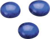 Drei ovale, glatte Steine in kräftigem Blau. Sie haben eine glänzende Oberfläche und sind unterschiedlich groß.