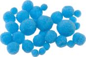 Blaue, flauschige Kugeln in verschiedenen Größen. Sie sind gleichmäßig und rund geformt.
