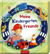 Buchcover mit dem Titel 'Meine Kindergarten-Freunde'. Ein Junge in einem roten Feuerwehrfahrzeug umgeben von verschiedenen Fahrzeugen.