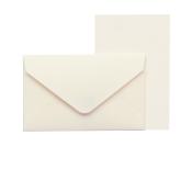 Weißer Umschlag mit passendem Briefpapier. Einfaches, elegantes Design.