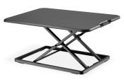 schwarzer höhenverstellbarer Tisch mit rechteckiger Oberfläche. Das Gestell ist aus Metall.