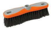 Schrubber mit breiter Bürste und orangefarbenem Griff. Die Borsten sind schwarz und dicht.