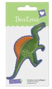 Aufnäher in Form eines Dinosauriers. Grün mit orangefarbenem Rückenschild. Steht auf zwei Beinen.