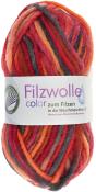 Wollknäuel in warmen Farben wie Rot, Orange und Grau. Geeignet zum Filzen in der Waschmaschine.