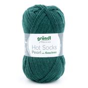 Grünes Garn in einem Knäuel. Geeignet für Socken, enthält Kaschmir.