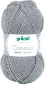 Grauem Garn in einem runden Knäuel. Beschriftung mit 'gründl Classico Merino superwash'.
