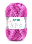 Wollknäuel in verschiedenen Rosa-Tönen. Beschriftung mit 'Hot Socks Malcesine' und '4-fach Superwash'.
