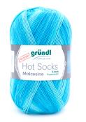 Wolle in Türkisfarben für Socken. Verpackung mit dem Aufdruck 'Hot Socks Malcesine'.