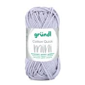 Garn in helllila Farbe, verpackt in einem runden Etikett. Aufschrift 'Cotton Quick mini' sichtbar.