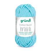 Häkelgarn in hellblauer Farbe. Verpackung zeigt den Namen 'Cotton Quick mini' von gründl.