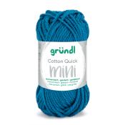 Garn in Türkisblau, verpackt in einer weißen Banderole. Die Marke ist grün und der Produkttitel ist Cotton Quick mini.