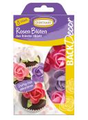 Verpackung mit essbaren Rosenblüten in verschiedenen Farben. Acht Stück für die Dekoration von Backwaren.