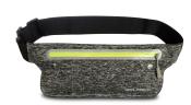 Grau-schwarze Bauchtasche mit reflektierendem Reißverschluss in Neonfarbe. Verstellbarer schwarzer Gurt. Schlichtes Design.