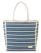 Streifen-Tasche in Blau und Weiß mit langen Henkeln. Fransen am oberen Rand.