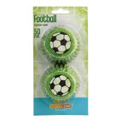 50 grüne Cupcake-Förmchen mit Fußballmotiv. Die Förmchen haben eine runde Form und sind für Backwaren geeignet.