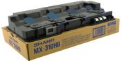 Schwarze Tonerkartusche in einer braunen Verpackung. Auf der Verpackung steht 'Sharp MX-310HB'.